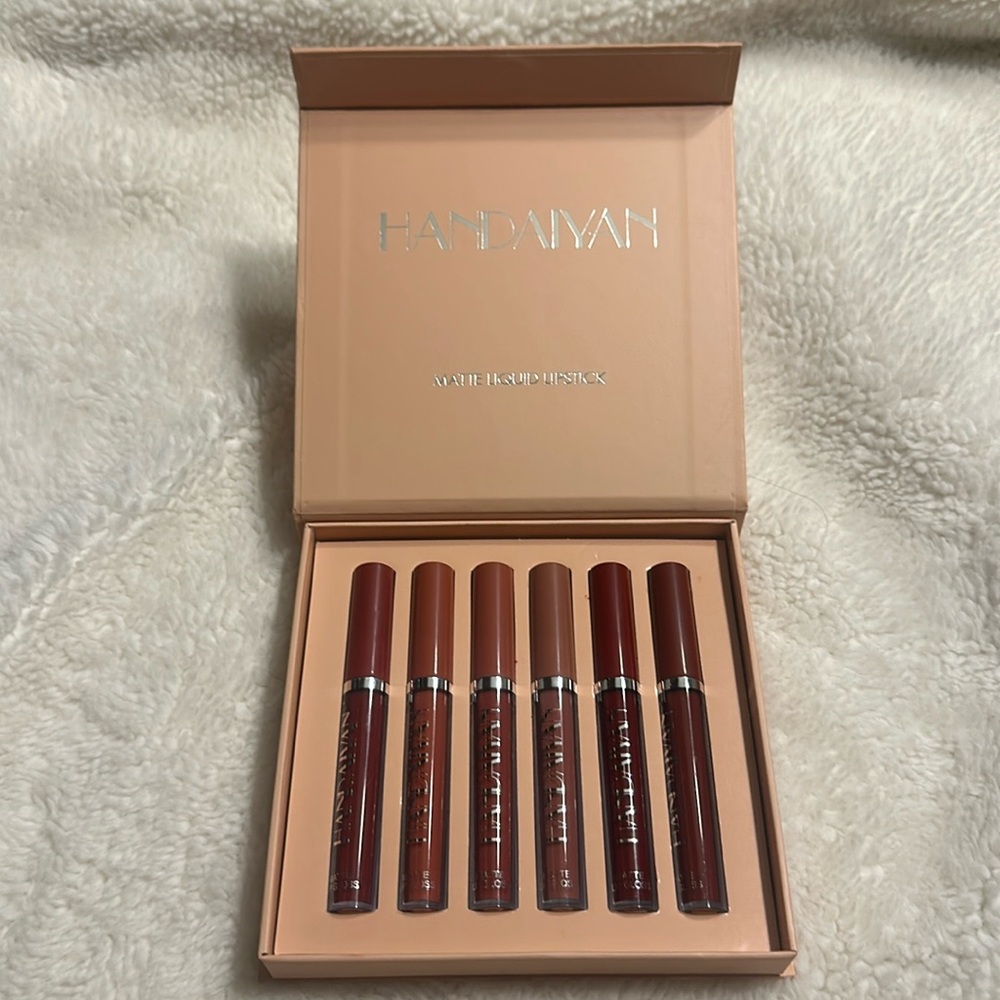 I am selling a Matte Liquid Lipstick set by Handaiyan.